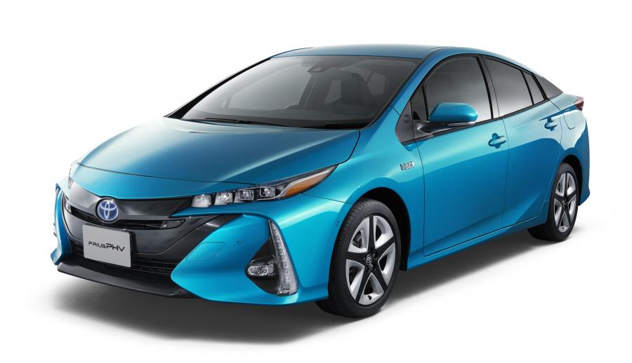  Toyota Prius PHV 2016 года  (JP) (фото 7 из 9)
